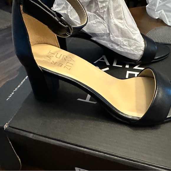 Naturalizer Vera Black Leather Sandals. Sz 5 - Picture 5 of 6